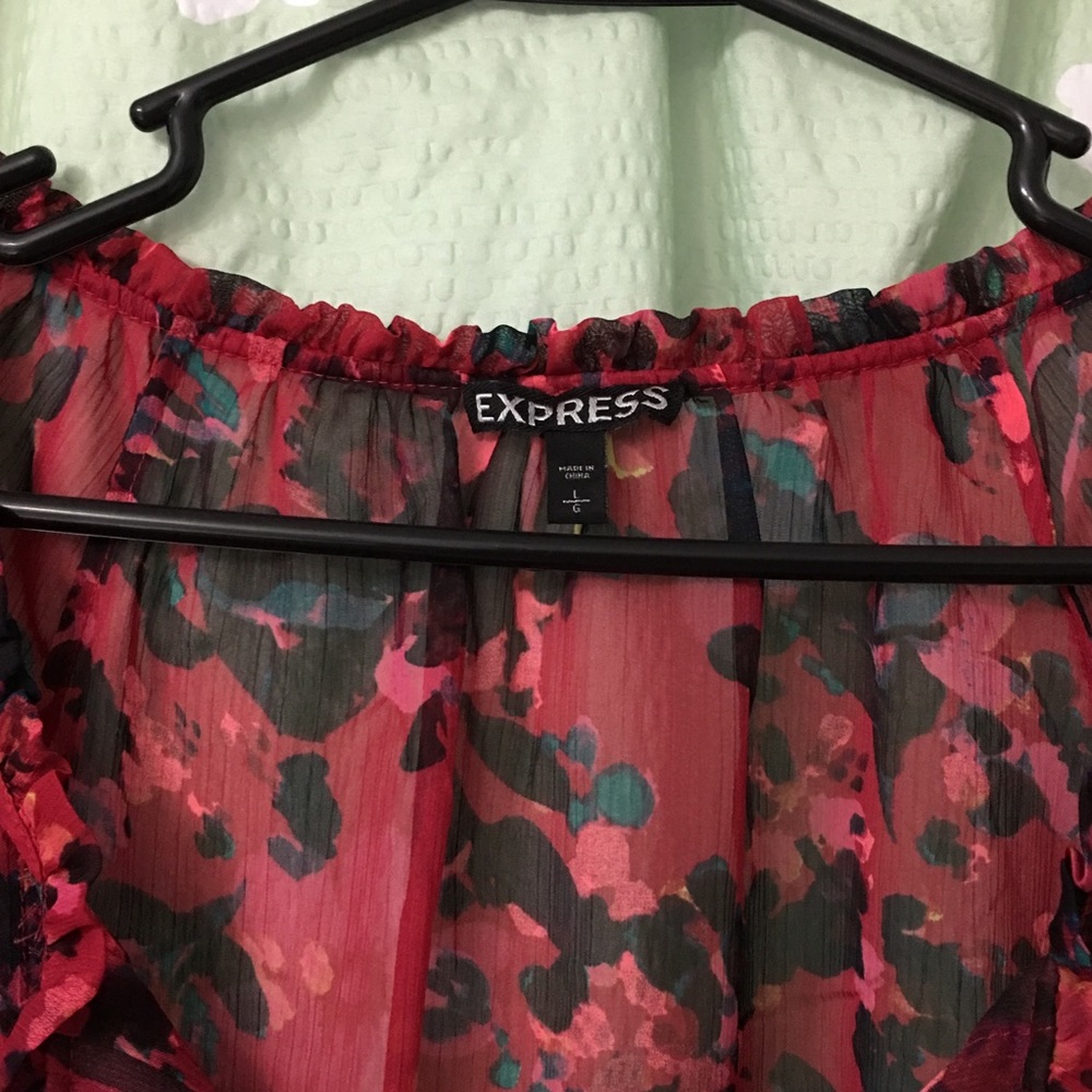 Express sheer 3/4 sleeve large top. - Picture 2 of 3